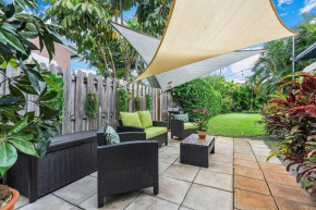 Ranch Style w/Lush Courtyard & Grill- Min to Beach & Downtown